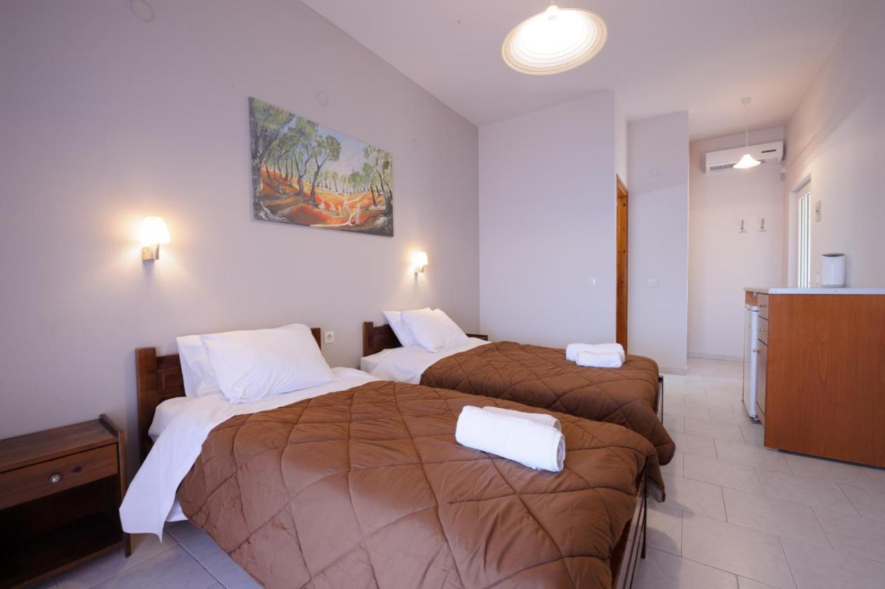 Elias & Vasili House Hotel อายีโอส เยออร์ยิโอส ปากอน ภายนอก รูปภาพ